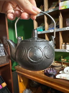 3” Cast Iron Triple Moon Kettle Cauldron with Lid