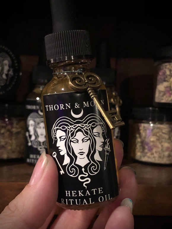 Hekate Ritual Oil - Thorn and Moon